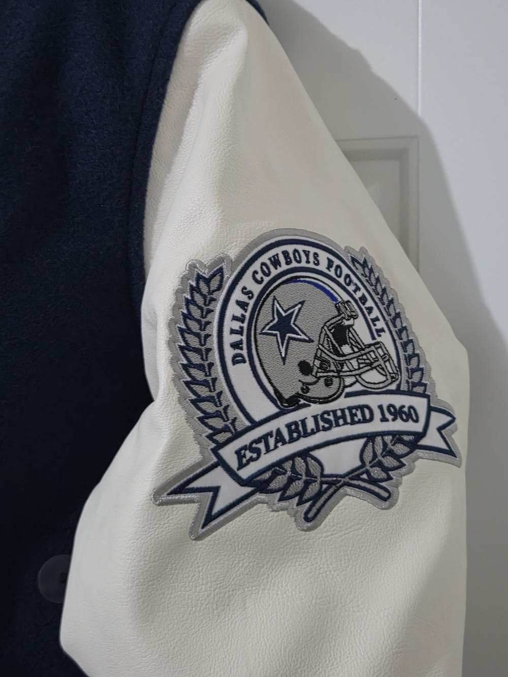 Men's Dallas Cowboys NFL Varsity Jacket Coat Blue/White Size S NWT - Picture 5 of 11